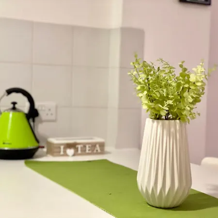 Beachfront Boutique - Eden Building Apartman